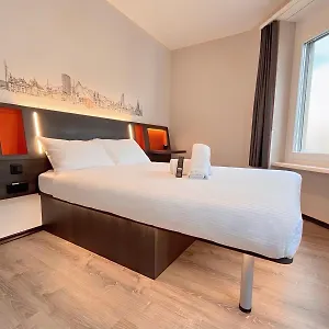 Easyhotel Main Station Hotel