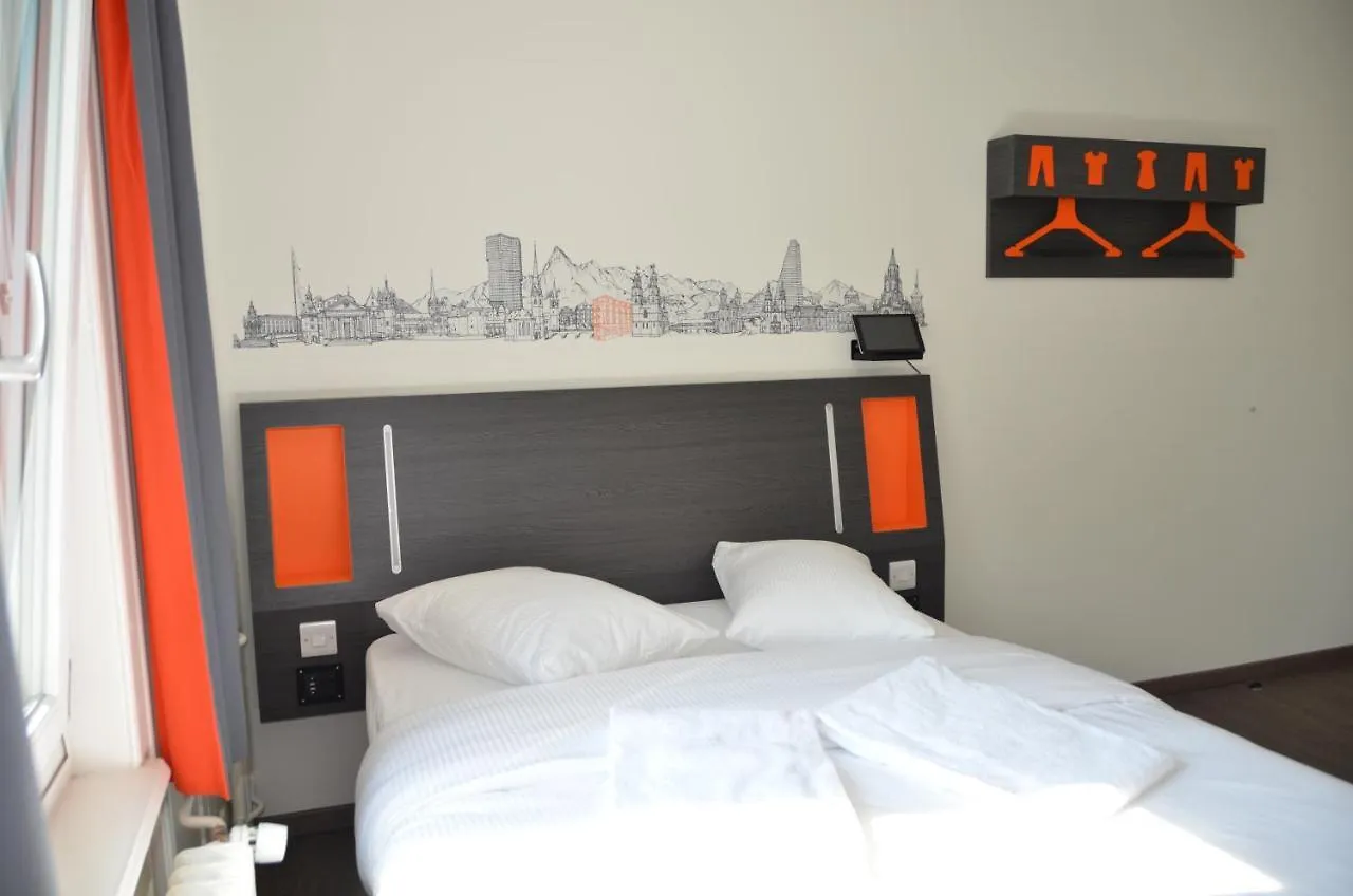 Easyhotel Zuerich West מלון ציריך